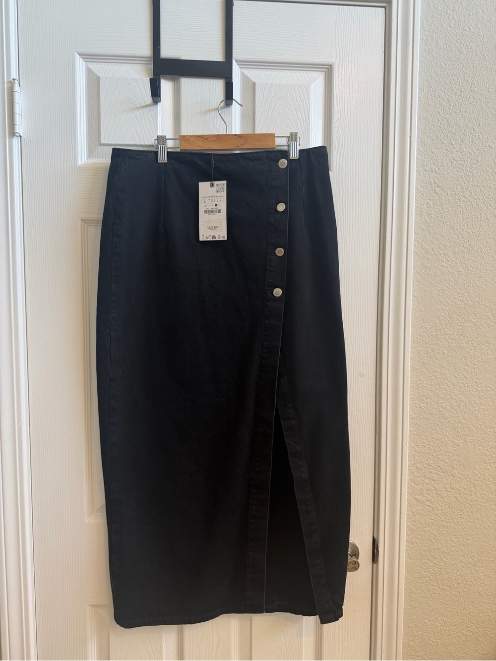 Zara Black Button-Front Midi Skirt with Front Slit